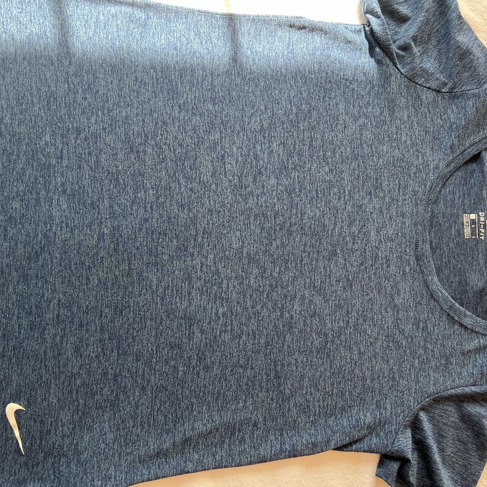 Women’s Nike top